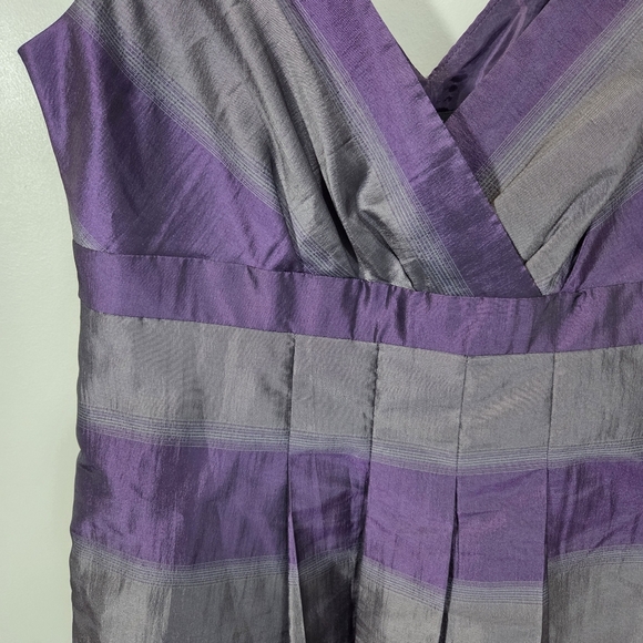 ⭐️Nine West Purple and Grey Midi Dress V-Neck Sleeveless With Pockets Size 6 - Picture 3 of 4